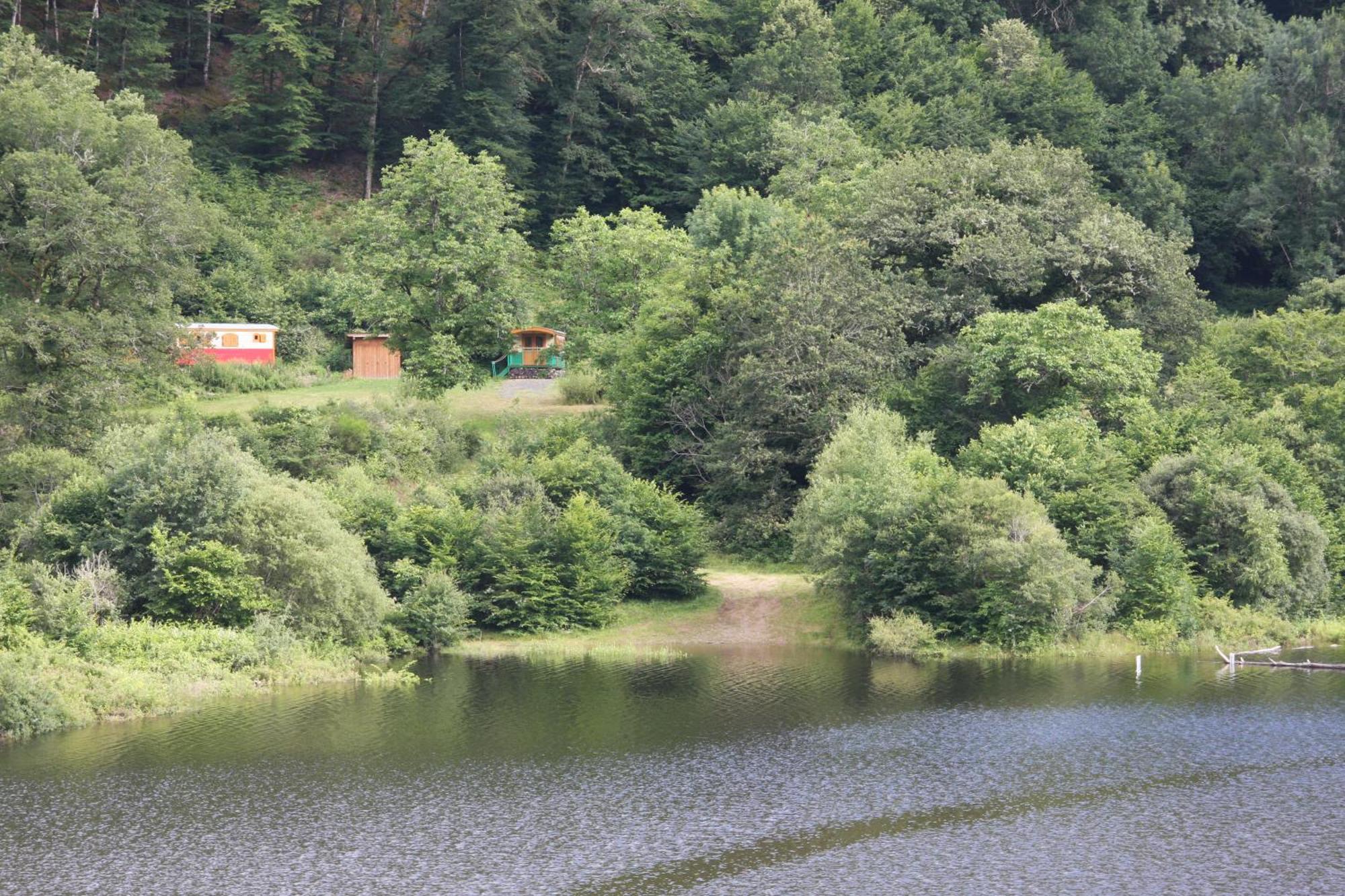 Отель Les Roulottes De La Dordogne Champagnac  Экстерьер фото